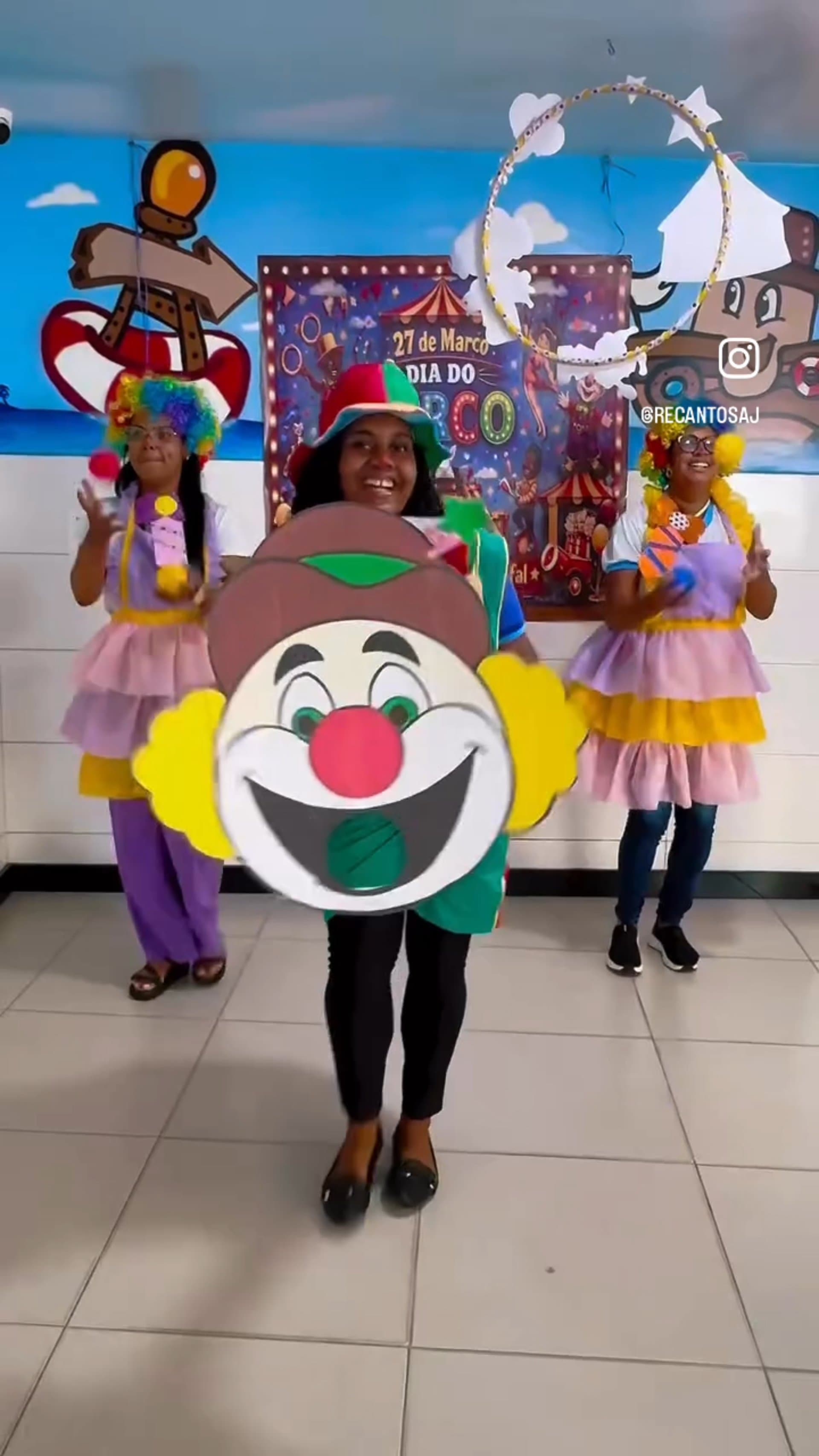 Comemoração do Dia do Circo na Escola Recanto Infantil